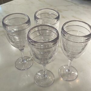 Set of 4 Tervis insulated Wine Glasses